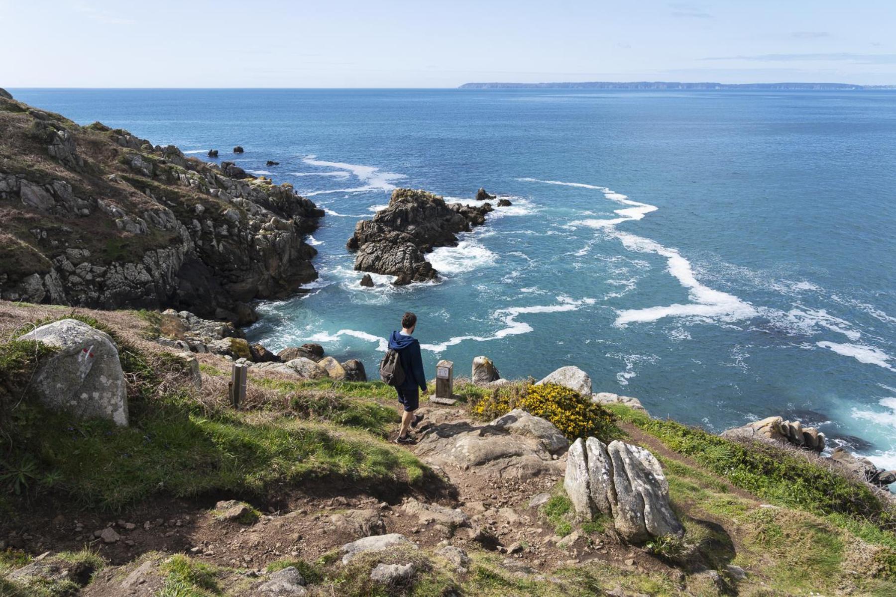 Aux Portes De La Pointe Du Raz